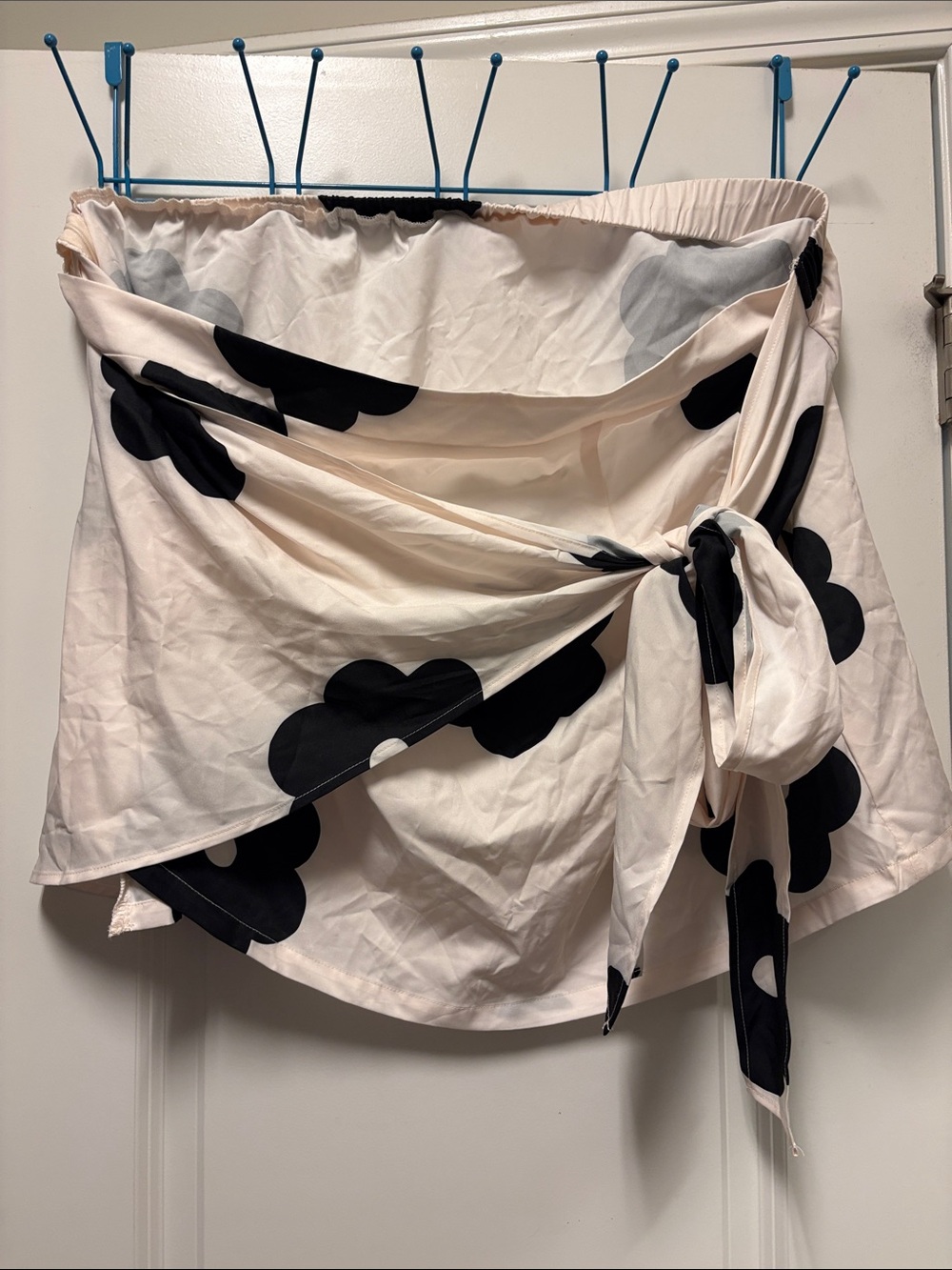 SHEIN plus size 5x black and Cream Floral Tie-Waist Skirt / wrap front